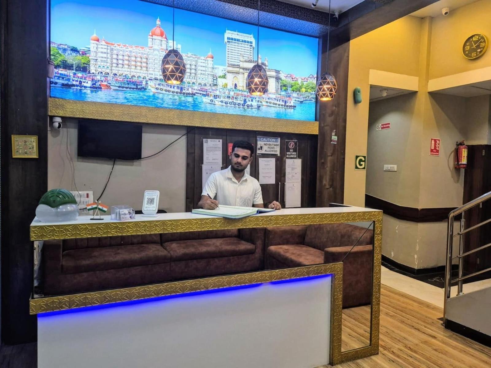 Hotel Blue Terminal ムンバイ エクステリア 写真