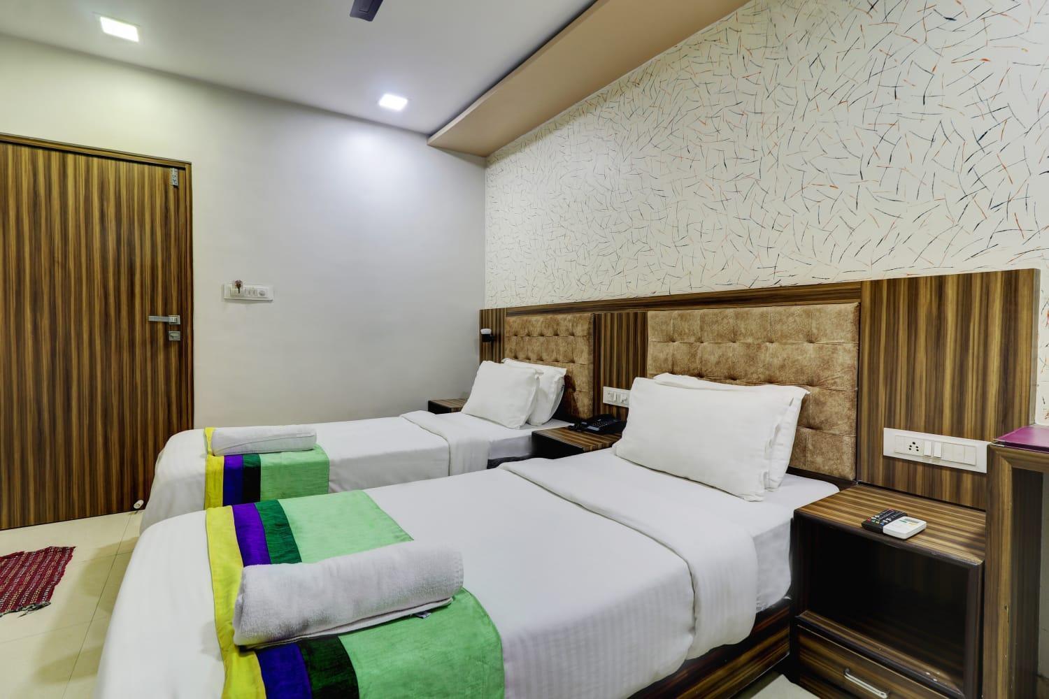 Hotel Blue Terminal ムンバイ エクステリア 写真